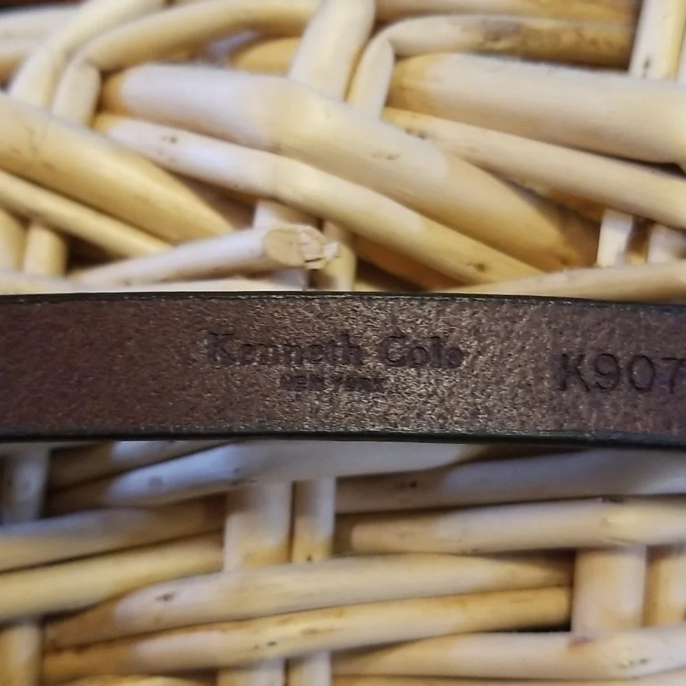 Kenneth Cole leather belt size med, unisex